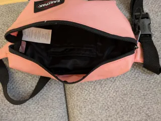 Riñonera Eastpak Rosa y Negra