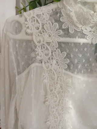 Blusa romántica blanca con detalles