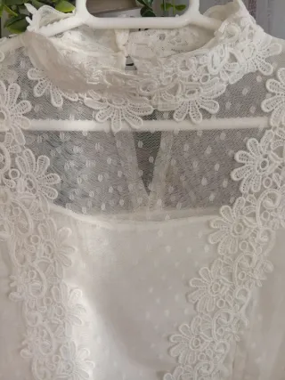 Blusa romántica blanca con detalles