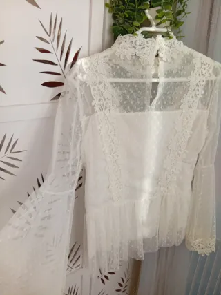 Blusa romántica blanca con detalles