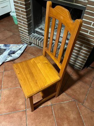 Mesa de madera y 4 sillas