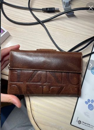 Monedero de cuero marrón