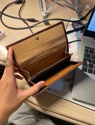 Monedero de cuero marrón