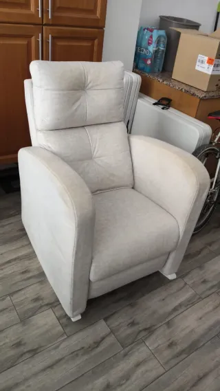 Sillón de tela beige