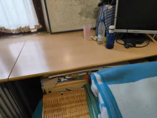 3 Scrivanie da ufficio beige e marrone