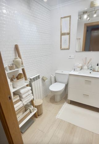 Muebles de baño madera y blanco