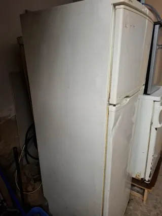 Nevera blanca con congelador