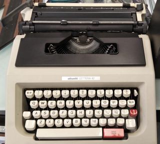Máquina de escribir Olivetti Lettera 42