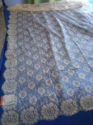 Mantilla blanca encaje floral 220x210