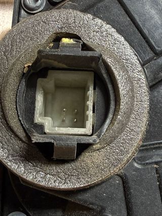 825031538R Cerradura Puerta Tras. Izq. Captur 2020