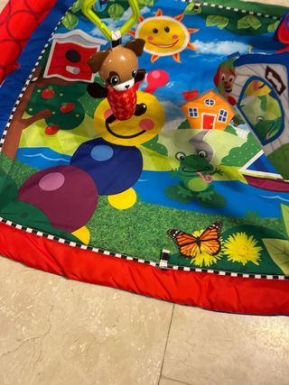 Alfombra de juegos infantil con arcos