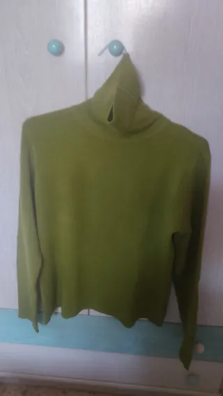 4 jerséis cuello alto 2 verdes, fucsia y rosa