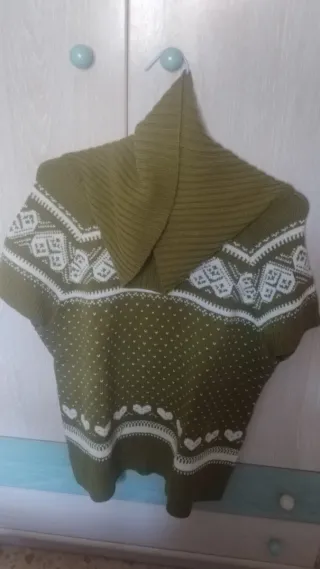 4 jerséis cuello alto 2 verdes, fucsia y rosa