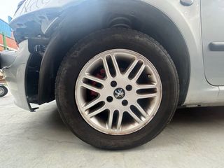 Paso de rueda y luz de freno