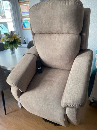 Sillón eléctrico elevador beige. Sin estrenar