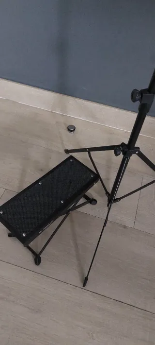 Atril Admira y Reposapiés Guitarrista