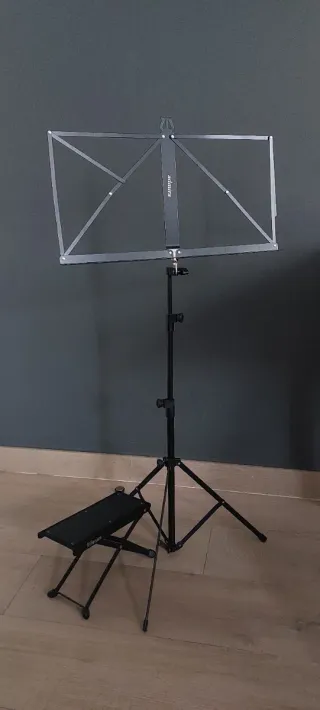 Atril Admira y Reposapiés Guitarrista