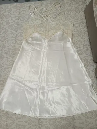 Lencero de encaje beige y blanco