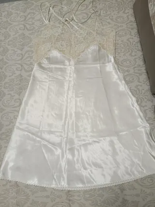 Lencero de encaje beige y blanco