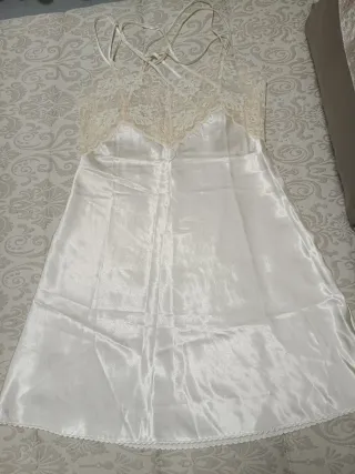 Lencero de encaje beige y blanco