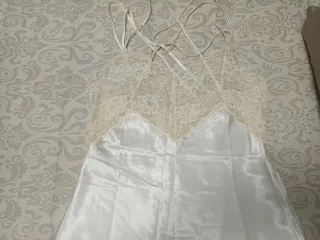 Lencero de encaje beige y blanco