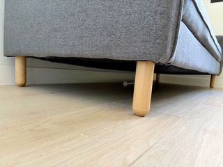 Sofá cama gris a estrenar sin uso.