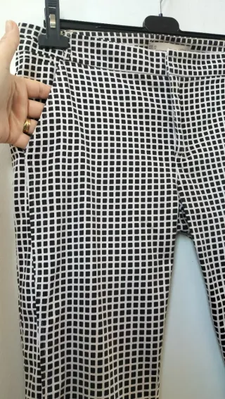 Pantalón mujer cuadros por debajo rodilla