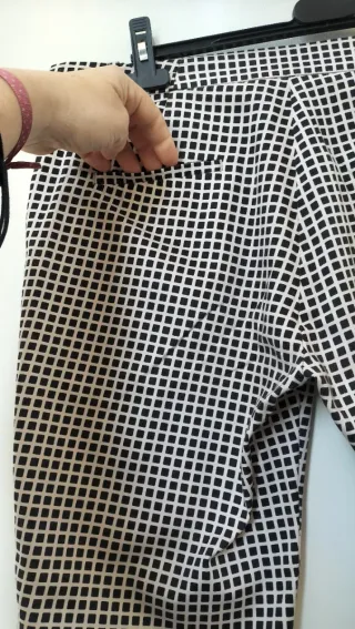 Pantalón mujer cuadros por debajo rodilla