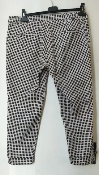 Pantalón mujer cuadros por debajo rodilla