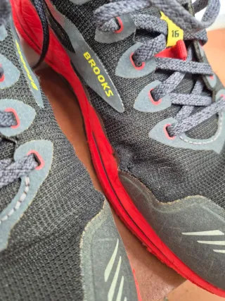 Brooks Cascadia 16 Trail Running Talla 42.5