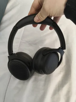 Auriculares Bluetooth SoundPEATS Negros.