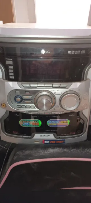 Equipo de música LG LM-U550