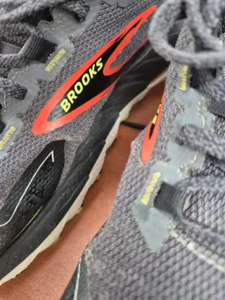 Brooks Cascadia 18 GTX Talla 42.5 trail running