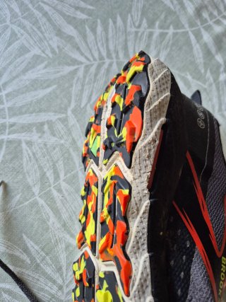 Brooks Cascadia 18 GTX Talla 42.5 trail running