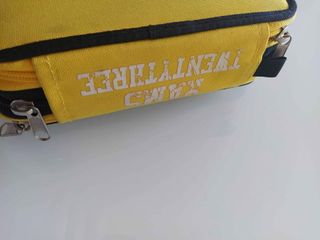 PORTAPENNE IN TESSUTO GIALLO