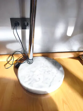 Lámpara de pie arco diseño mármol