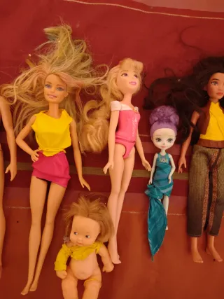 Lote de 7 muñecas