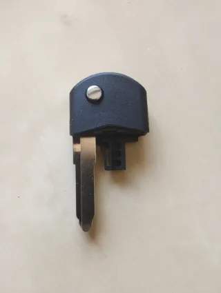 Espadín Mazda 2 nuevo, sin tallar