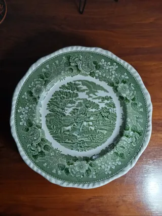 Plato de cerámica inglés verde.