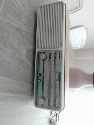 Radio Phonola Beige y Blanca