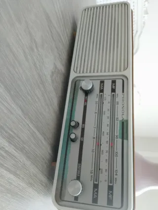 Radio Phonola Beige y Blanca