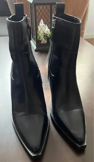 Botines piel Mango negros tacón cuadrado