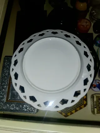 Plato antiguo de porcelana decorado