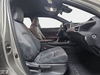 Lexus UX 2.0 300h UX Plus