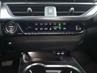 Lexus UX 2.0 300h UX Plus