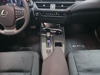 Lexus UX 2.0 300h UX Plus