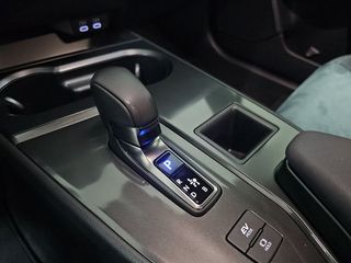 Lexus UX 2.0 300h UX Plus