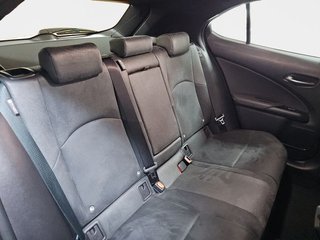 Lexus UX 2.0 300h UX Plus