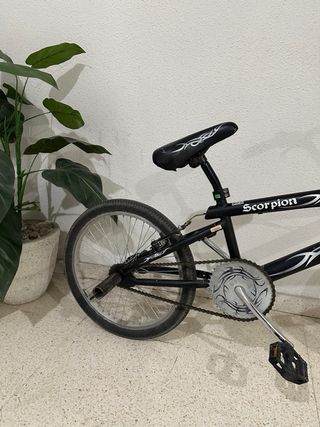 Bicicleta BMX Scorpion Negra