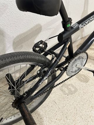 Bicicleta BMX Scorpion Negra